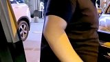 我就不应该跟她说这个事儿，我要不说呢，账还对不上！