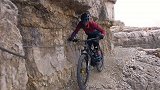 史上最惊险上山地速降 外国大神挑战多洛米蒂山燃爆肾上腺素