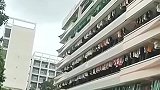 这就是女生宿舍和男生宿舍的区别，看阳台就知道了