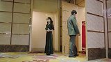 男子在酒会偶遇初恋 妹子很记挂他的事业