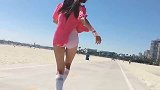 综合-17年-长腿韩国美女在洛杉矶街头美妙滑行-专题