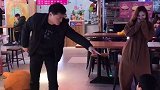 平时就知道欺负我，今天终于报仇了