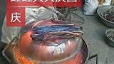 中国传承多年的打铁工艺，经过高温不断的锻造，才能更加坚硬！
