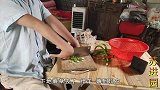 残疾小伙能娶到漂亮的贵州媳妇，靠的就是一手好厨艺，看今天做啥
