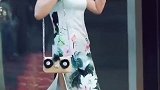 偶偶一位漂亮小姐姐，连背影都那么迷人，一转身更是美呆了