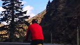 路上景色丰富多彩。骑行西藏也是一种人生的磨练跟灵魂的洗礼。