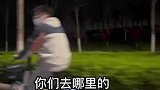 路上偶遇大学生组团夜骑