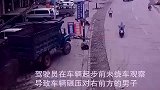 车辆起步没有观察，路边男子遭碾压，监控拍下全过程！