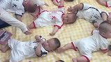婆婆带孩子晒太阳，这要是出了什么差错可不行