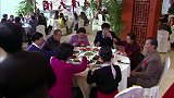 亲妈和丈母娘婚礼大吵，谁也不肯服软，儿子一怒之下出大招