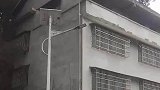 自建房的窗户全装防盗网，小偷看了都得掉头走