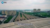 泰国火车有多厉害？铁轨被水淹没，火车仍然能继续行驶