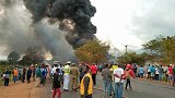 事发时多人聚集偷油！坦桑尼亚一油罐车爆炸，至少60死70伤