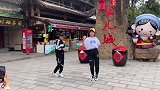 双人鬼步舞《人为情叹》，2个高手跳齐舞就是不一样，要火！