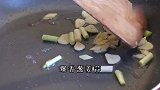白木耳炒鸡片家常做法，配料简单，入味嫩滑，比饭店做的还好吃！