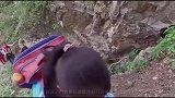 中国危险的村庄村民进出只靠一条“索道”脚下就是深渊