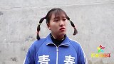 欢欢的童年：欢欢和妹妹玩手指画，用手指头画的画哦！很好玩呢