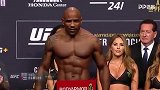 UFC241主赛称重对视集锦 五场重磅对决明日如约上演