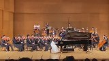 7岁甜馨长大了！音乐厅演奏钢琴不怯场，妈妈台下录视频激动手抖