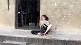 七年前谈的女朋友，当初遭到女方父亲反对，她足足等了我七年没有嫁人