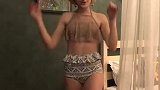 最近这个小姐姐火了，国外女人就是开放，忍不住偷偷看了67遍！