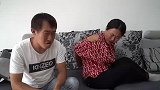 媳妇乱花钱，被老公绑在家里，没想这时进来个小偷，真逗