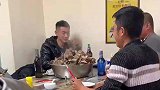面对一大盆大骨头沉默了，筷子是不是有点多余