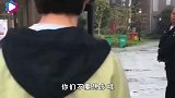 爆笑：大爷家祖坟莫不是冒青烟了，养了一条忠犬啊