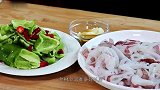 快手菜青椒炒鱿鱼海鲜家常做法，鱿鱼鲜嫩青椒爽脆，日常海鲜料理