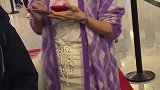 宋茜，这么忙吗？两个手机一起看