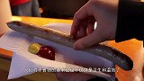 把食物直接倒在桌子上吃？这是什么新奇吃法，你想试试吗