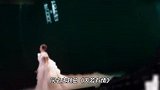 李玟穿婚纱唱《天若有情》，重现刘德华电影名场面，真是不负期待