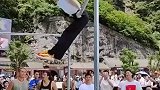 天门山云纵天梯跑酷大赛现场，你觉得这是谁？
