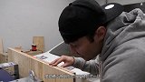 小伙挑战世界上最黏的胶水，结局怎么样呢？