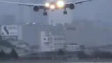 乘客：当时我慌极了，机长：我尽力了飞机降落一起看飞机