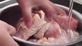 红烧鸡腿的家常做法，鸡腿色泽红亮，肉质鲜嫩入味，简单又好吃
