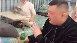 这下不敢喝了吧，姐妹学会了么？夫妻日常 搞笑