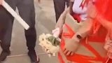 上辈子做了啥好事，才能娶到这样的新娘，这是嫁给了爱情！