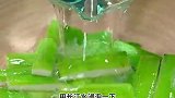 又到了吃丝瓜的季节，别再炒着吃了，试试这个蒜蓉丝瓜，百吃不厌