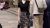 女生拍视频小哥哥碰巧入镜