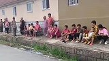 村里的情报组织，舌战群儒！