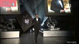 周润发气场有多强？被邀请为韩国明星颁奖，这气场太强大了！
