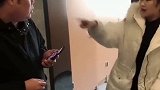 小哥哥误进女厕所，真是个小机灵鬼，反应也太快了