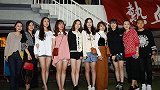 中超-恒大太太团列队欢迎夺冠功臣 娇妻伴左右这种感觉真棒-花絮