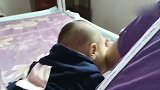 你们的小可爱上线啦，猜猜宝宝嘴里面的是什么东西