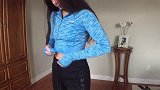时尚穿搭展示：蓝色高弹力健美衣