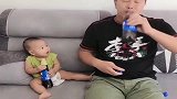 宝宝在爸爸的套路上越走越深，下一秒儿子的反应，真是一个孝子