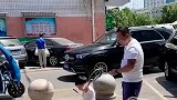 父亲用网套困住逃跑的孩子，震惊真相令人不安