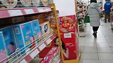 家里断肉十几天，霞姐去超市花了三百多，看看买了啥