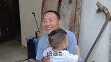 去看望大伯，大伯拿出一大袋野生灵芝叫燕子帮忙卖，都是上等好货